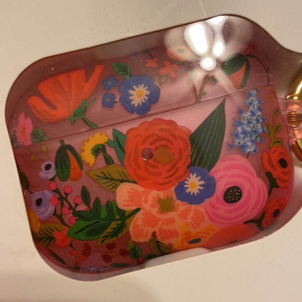 AirPods Pro case - Picture 2 of 4